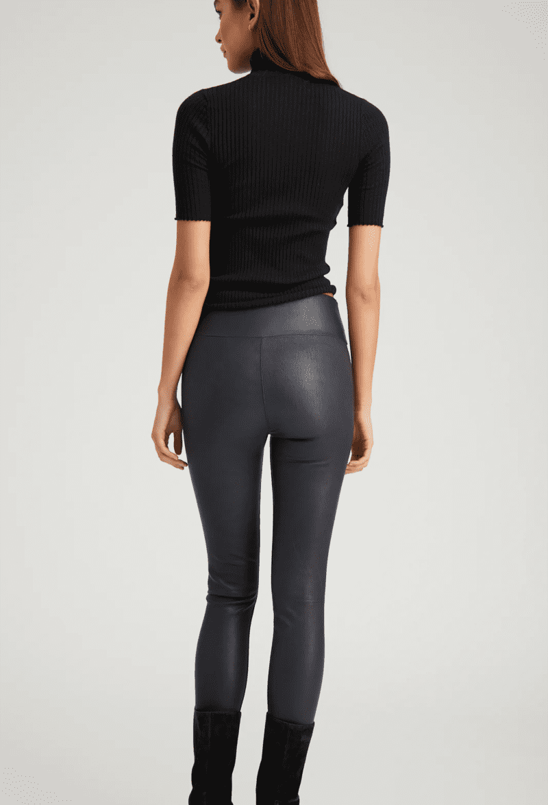 SPRWMN CASHMERETURTLENECK BLACK back